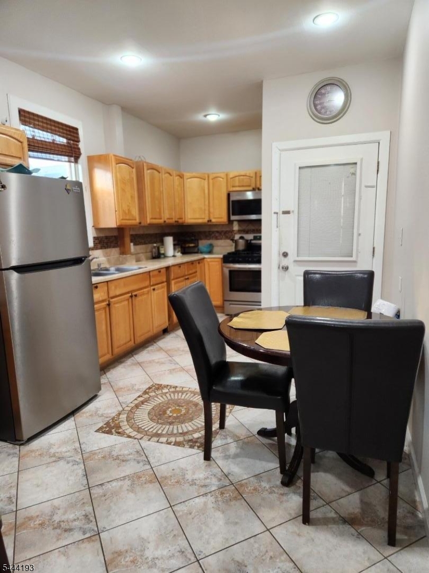 342 Rosehill Pl Property Photo 4