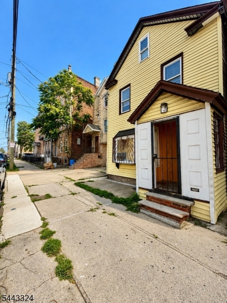 552 E Jersey St Property Photo 1