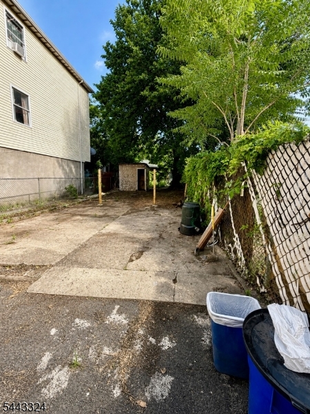 552 E Jersey St Property Photo 9
