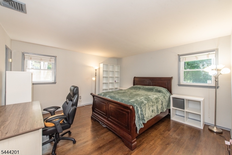 388 Irving Ave Property Photo 8
