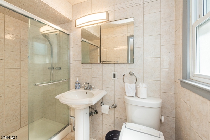 388 Irving Ave Property Photo 9