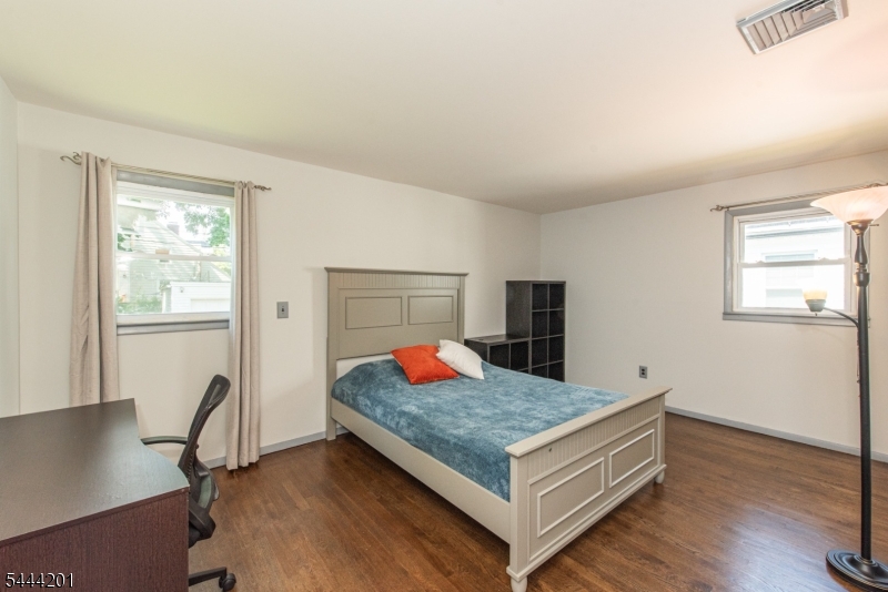 388 Irving Ave Property Photo 10