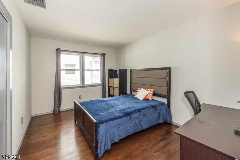 388 Irving Ave Property Photo 12