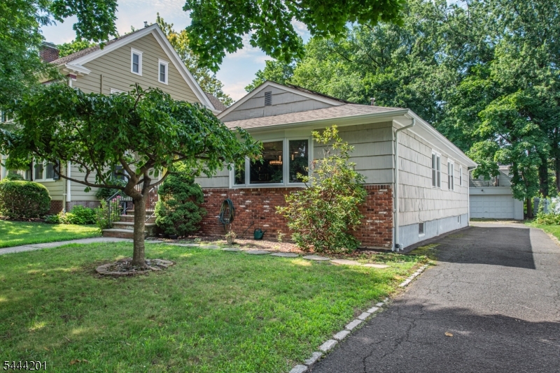 388 Irving Ave Property Photo 22