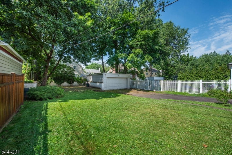 388 Irving Ave Property Photo 23