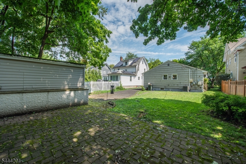388 Irving Ave Property Photo 24