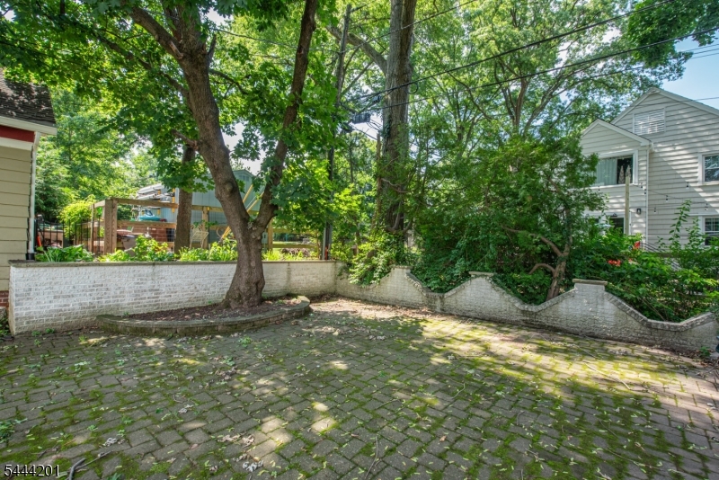 388 Irving Ave Property Photo 25