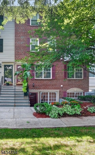 33 Seton Hall Dr Property Photo 1