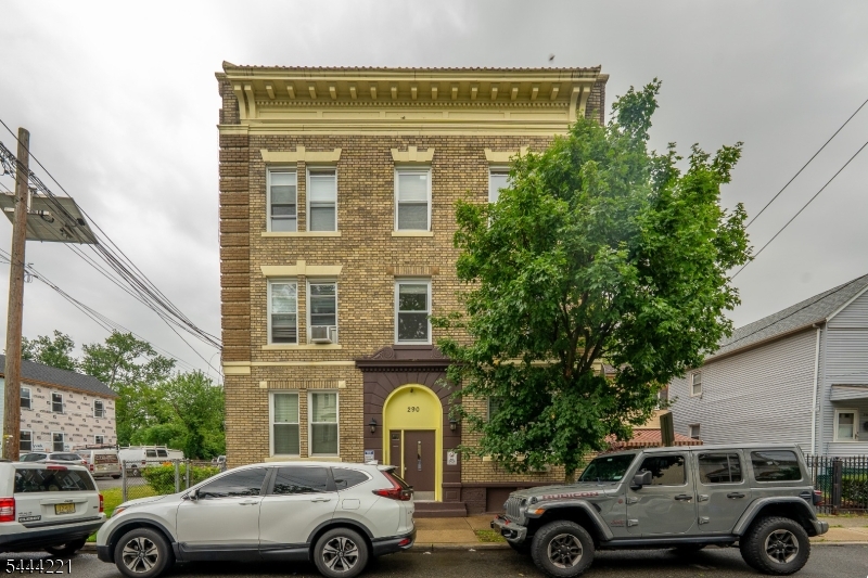 290 Ogden St 3B Property Photo 1