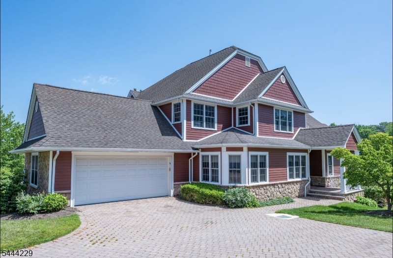 26 Turnberry Ln Property Photo 2
