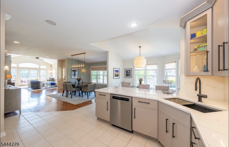 26 Turnberry Ln Property Photo 6