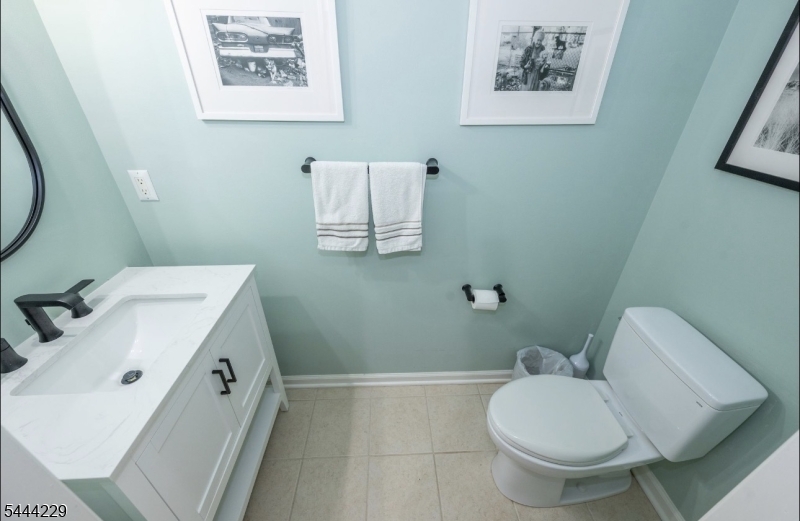 26 Turnberry Ln Property Photo 12