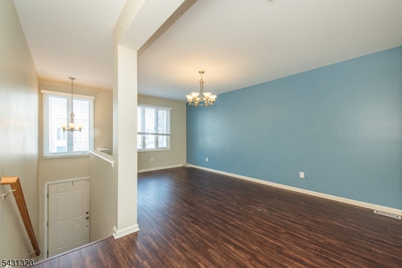 46 Devonshire Dr Property Photo 2