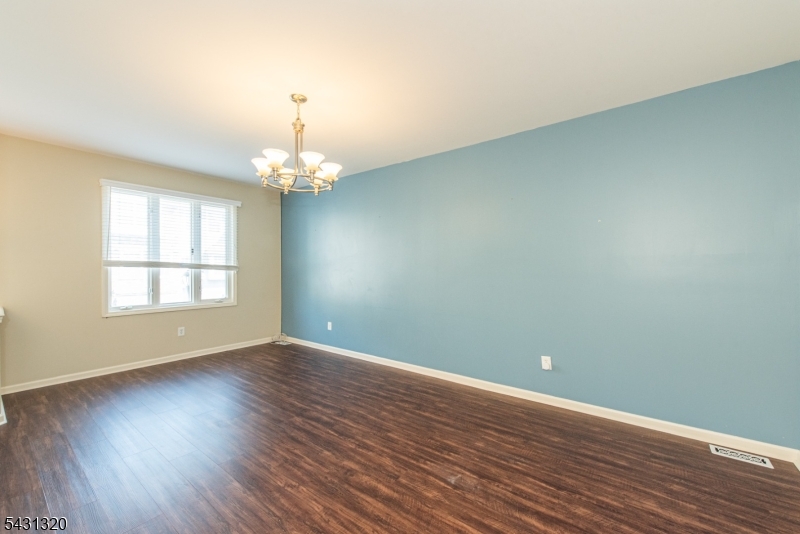 46 Devonshire Dr Property Photo 3