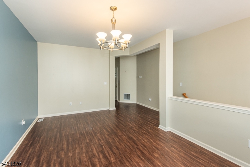 46 Devonshire Dr Property Photo 4
