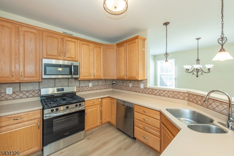 46 Devonshire Dr Property Photo 7