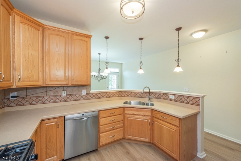 46 Devonshire Dr Property Photo 8