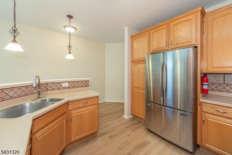 46 Devonshire Dr Property Photo 9