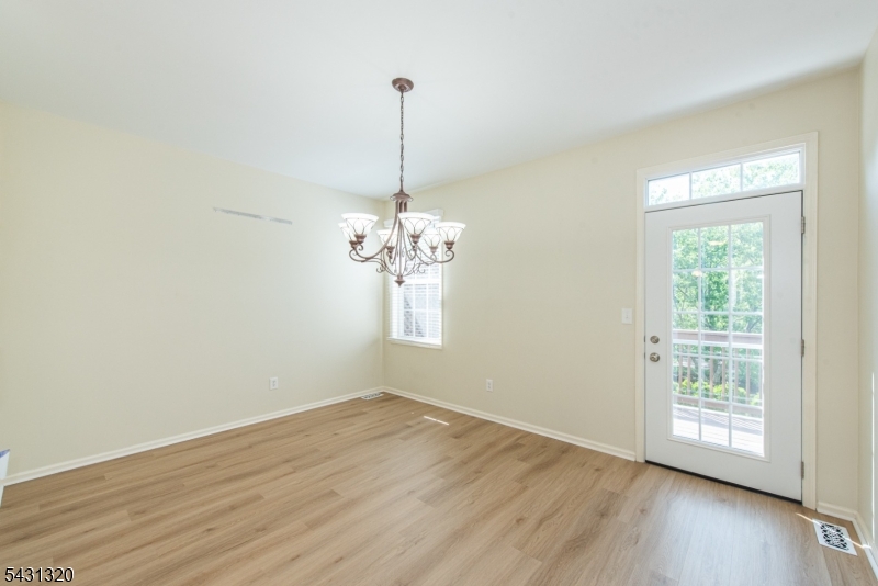 46 Devonshire Dr Property Photo 11