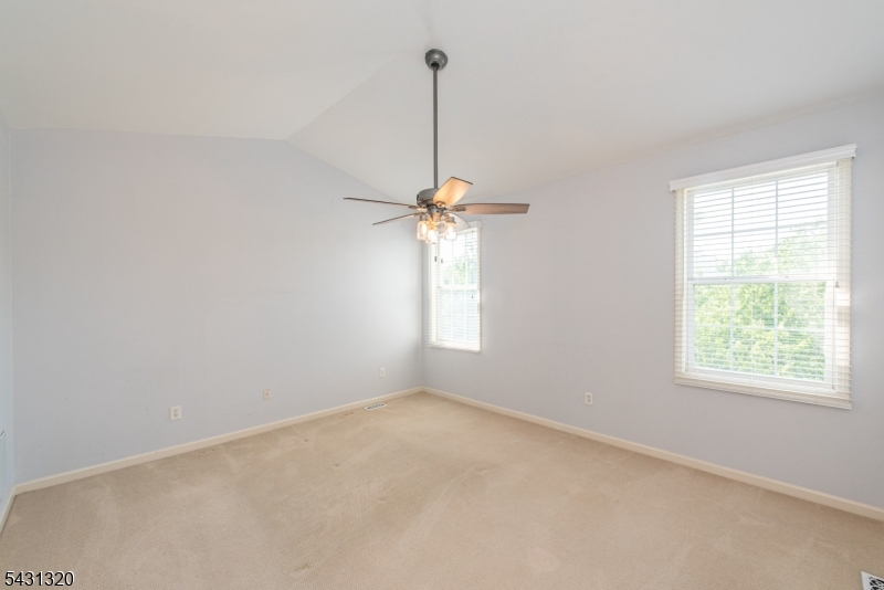 46 Devonshire Dr Property Photo 14