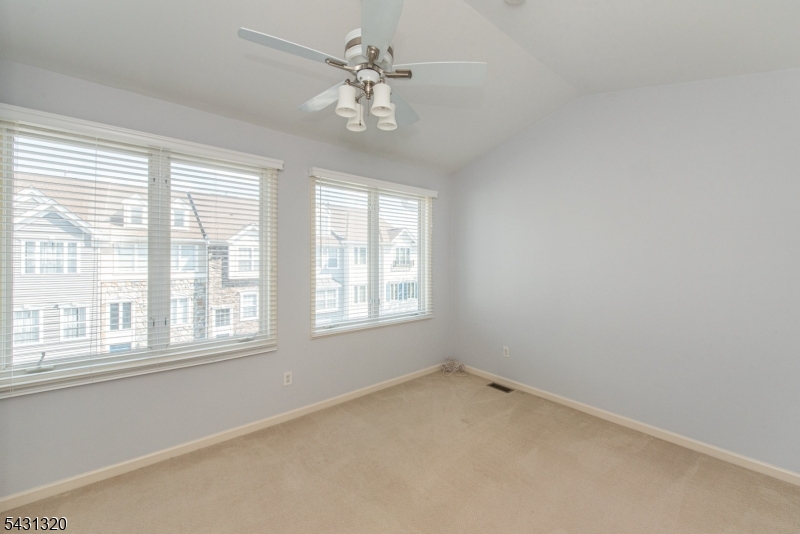 46 Devonshire Dr Property Photo 17