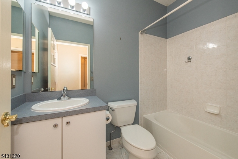 46 Devonshire Dr Property Photo 18