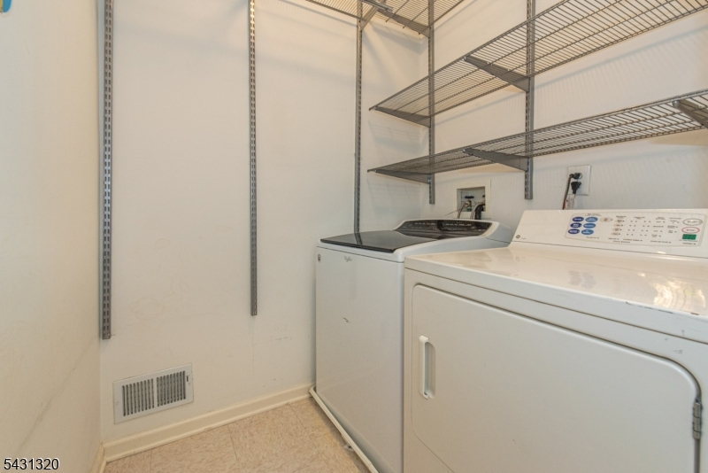 46 Devonshire Dr Property Photo 19