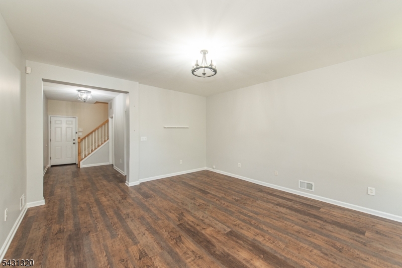 46 Devonshire Dr Property Photo 22
