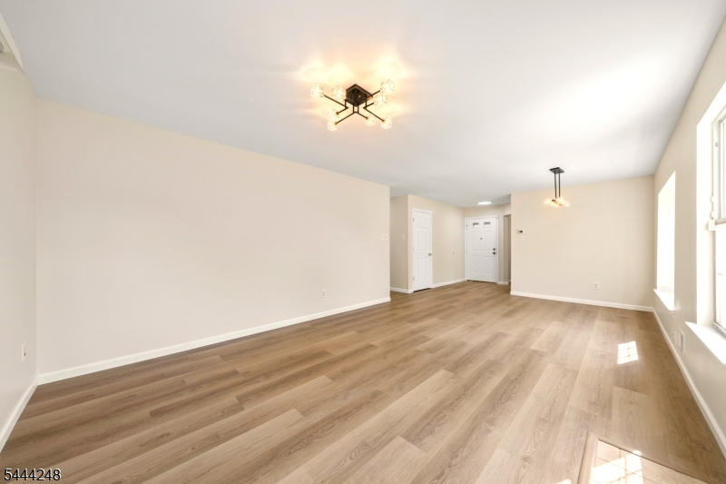123 Harrow Dr Property Photo 6