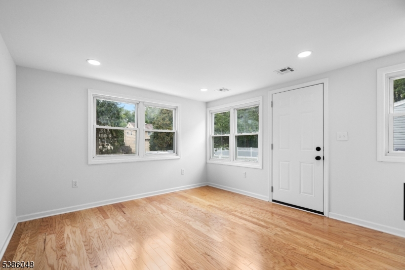 206 Linden Ave Property Photo 4