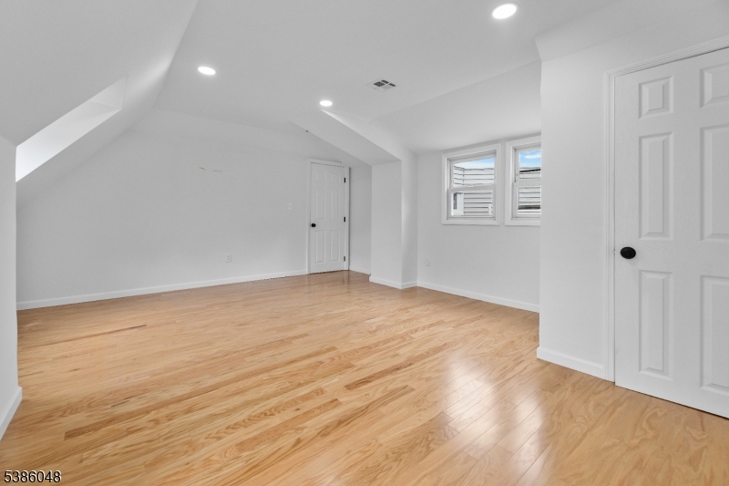 206 Linden Ave Property Photo 8