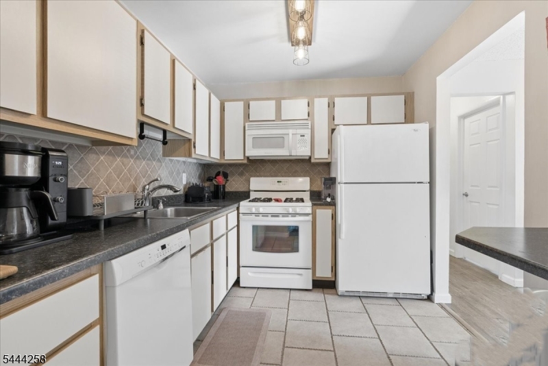 506 Violet Ln Property Photo 10