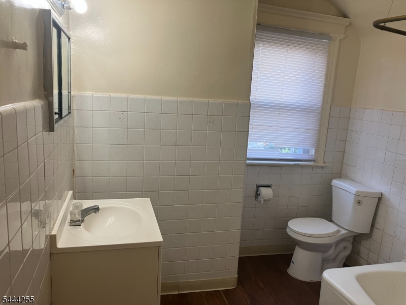 407 William St Property Photo 4