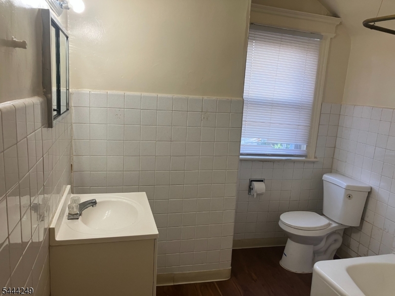 407 William St Property Photo 5