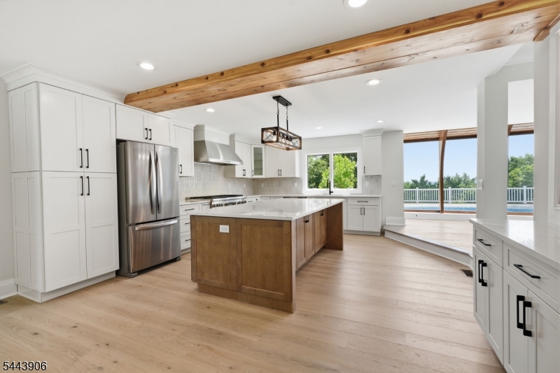 180 Roundtop Rd Property Photo 4