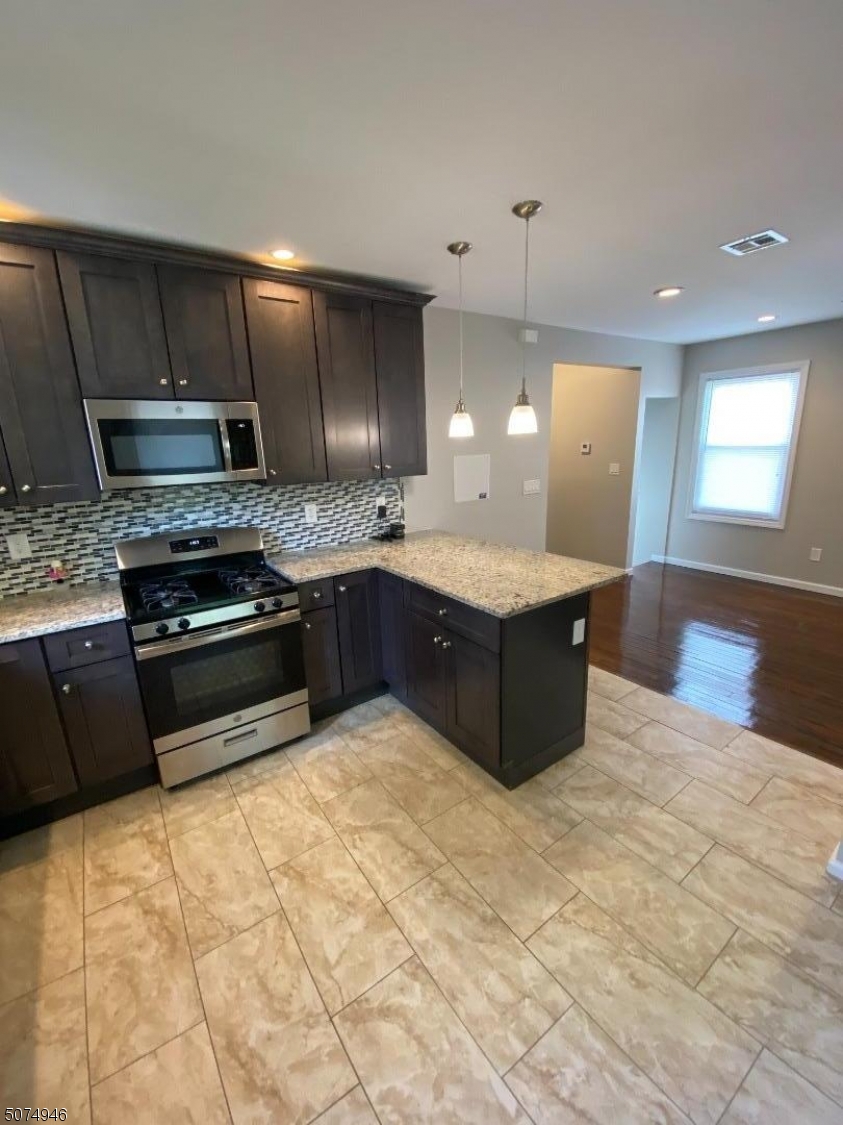 23 Walnut Ter Property Photo 6