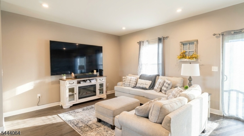 16 Marsh Way Property Photo 6