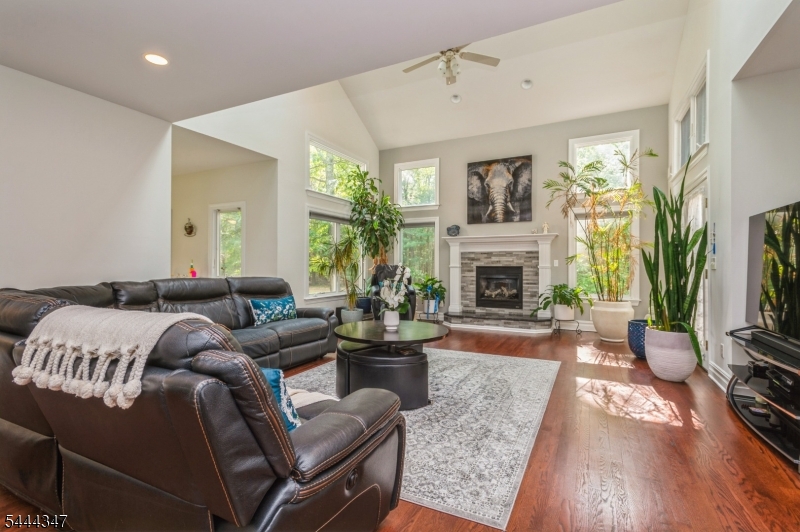 5 Ramapo Ct Property Photo 3
