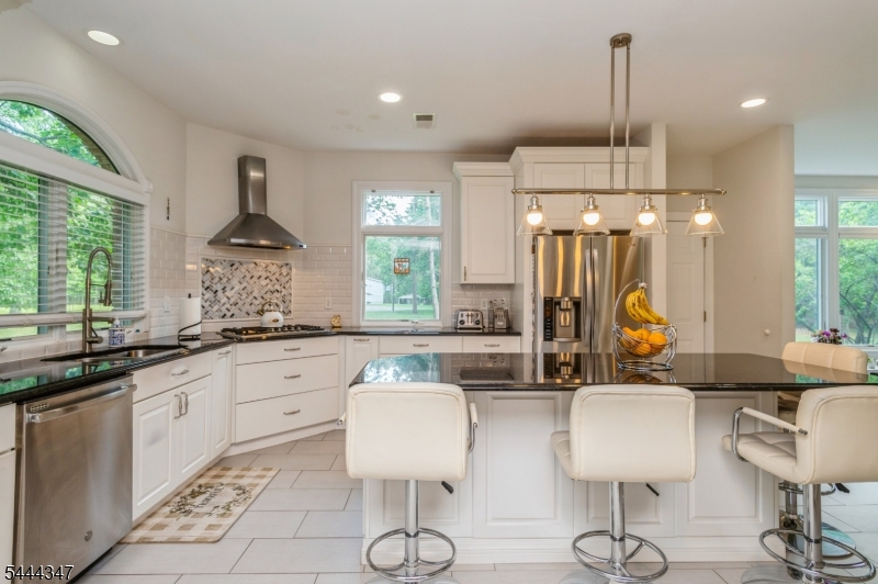 5 Ramapo Ct Property Photo 6