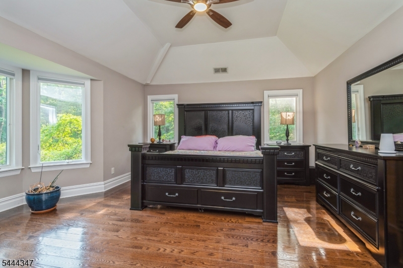 5 Ramapo Ct Property Photo 15