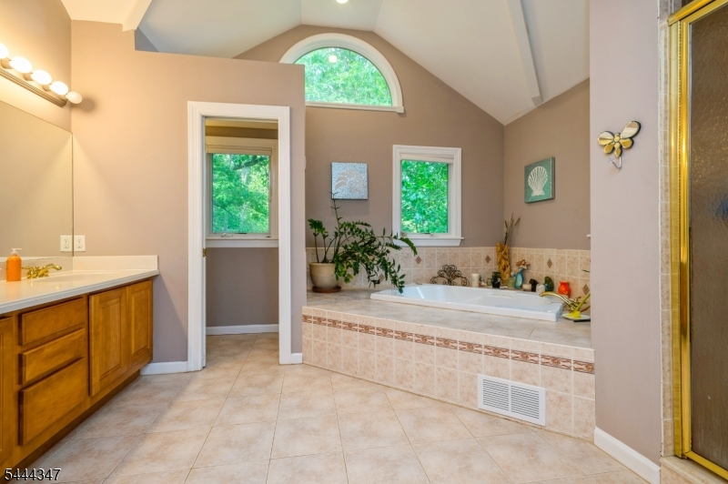 5 Ramapo Ct Property Photo 16