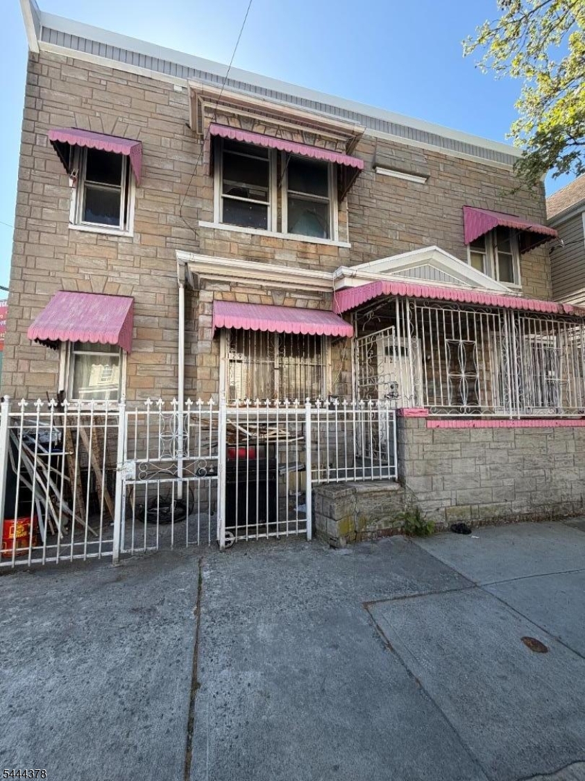 129 Stone St Property Photo 1