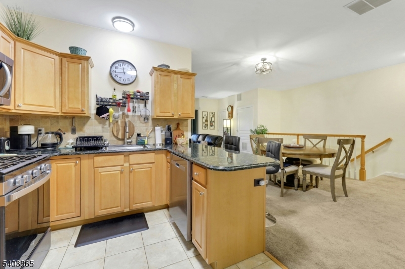 520 Victor St 8 Property Photo 5