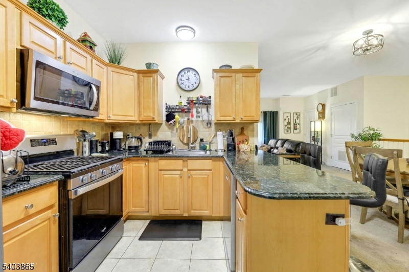 520 Victor St 8 Property Photo 6