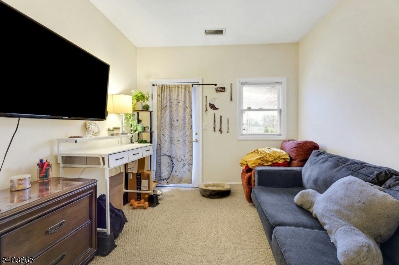 520 Victor St 8 Property Photo 18