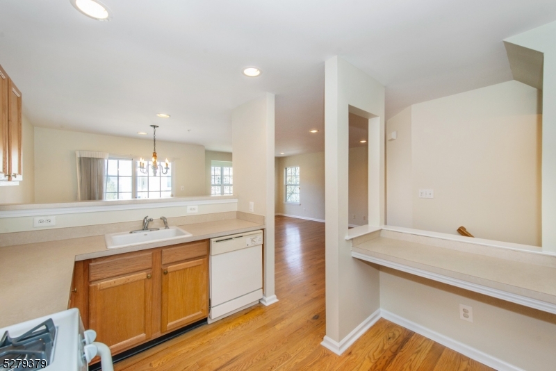 102 Lakeview Ct Property Photo 7