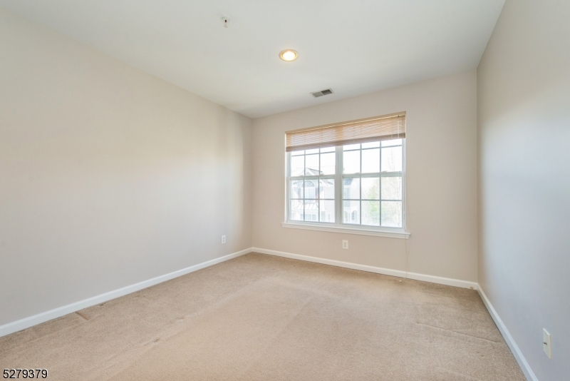 102 Lakeview Ct Property Photo 11