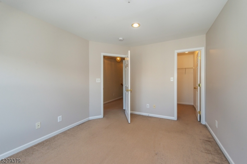 102 Lakeview Ct Property Photo 12