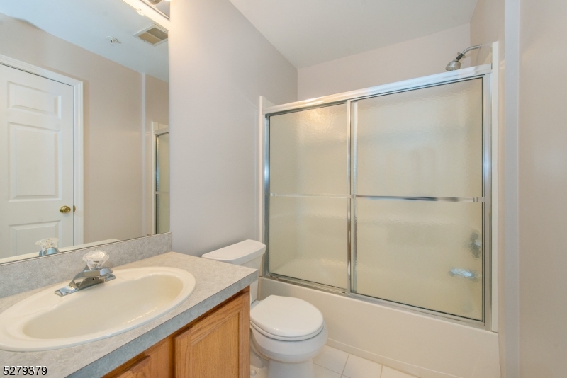 102 Lakeview Ct Property Photo 14