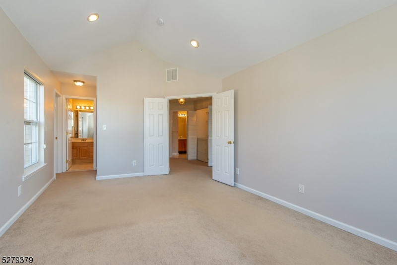 102 Lakeview Ct Property Photo 20